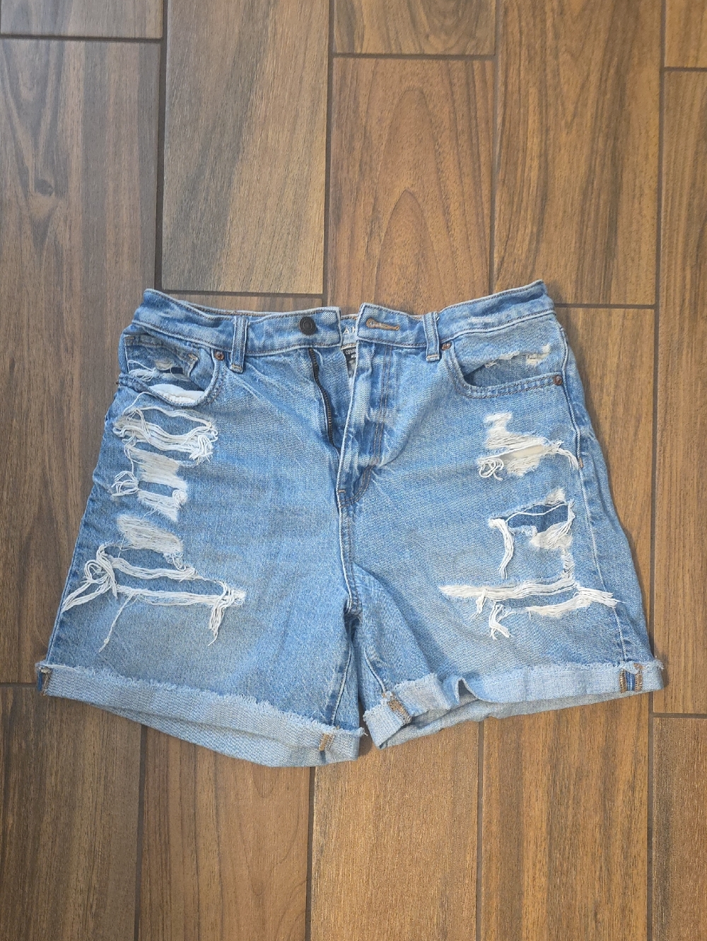 American Eagle Outfitters Light Wash Distressed Relaxed Mom Denim Shorts